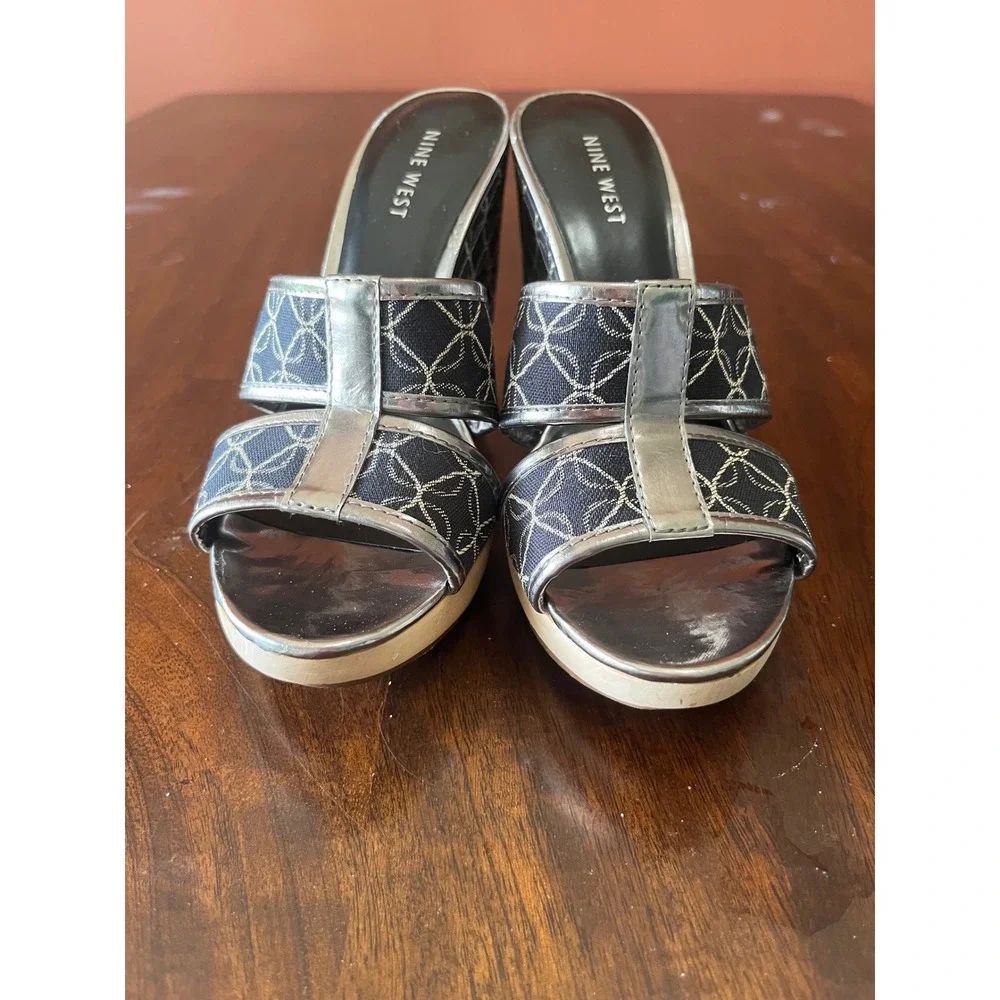 Nine West NWJUGI Wedge Sandals Silver Black Geometric Embroidered Slide Heels 7M